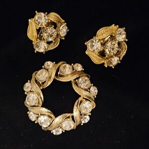 Rhinestone Brooch Clip Earrings Vintage Gold Tone Large Stones